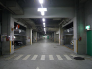 地下駐車場２